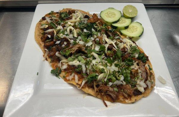 Pastor con Carnitas Huarache