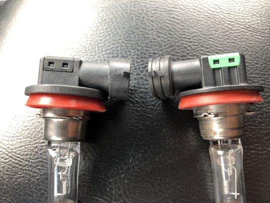 NAPA on the left; OEM/Phillips on the right.