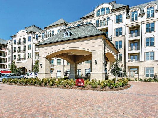 Exterior Building at The Huntington Apartments in Plano TX