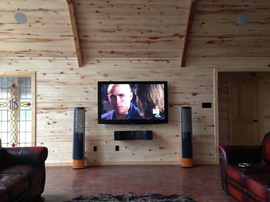 This 7.1 home theater system adds hi-tech entertainment, without taking away from the natural elements adorning this lake house.