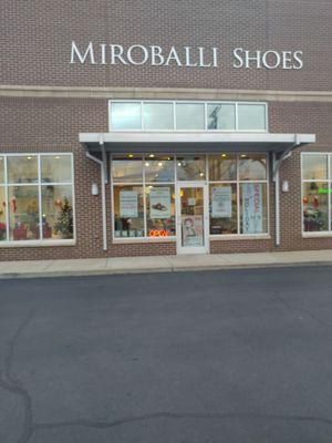 nice local place close by don't have to fight the clowns at the mall and they got Rockports