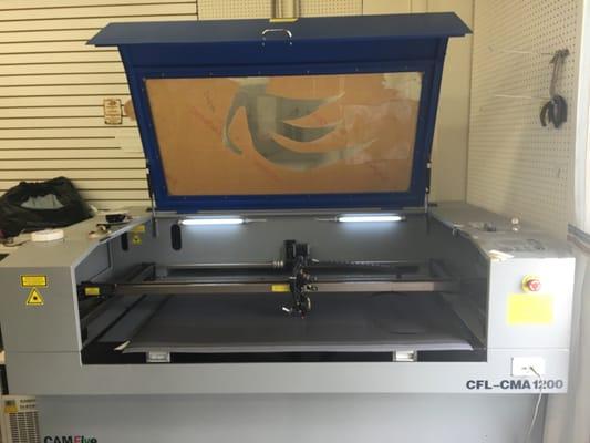 Laser cutting machine