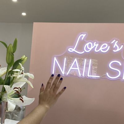 New sign, new nails!