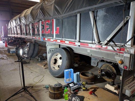 Semi Truck and Trailer Repair Services. 
On-Off-Emergency-Fleet Rescue-Options...