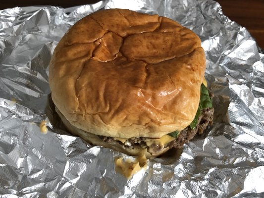 Cheeseburger w/lettuce only (no tomato/mayo)