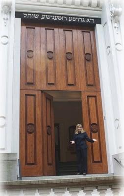 front doors of society hill synagogue