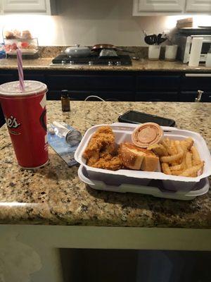 Box combo with 4 chicken fingers and lemonade :)