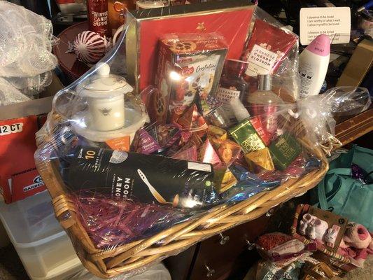 Custom made gift baskets available.