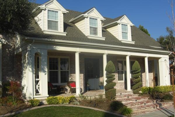 Colonial w/dormers