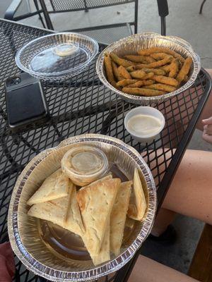 Pita and hummus and fried green beans