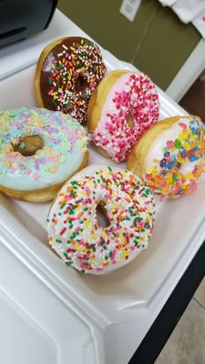 Pretty Donuts Glazed and Cereal