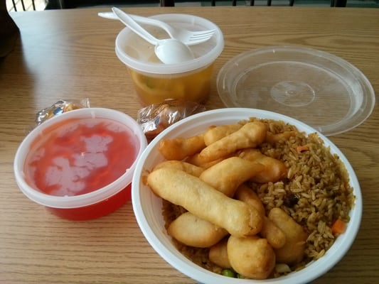 Sweet and sour chicken lunch special with wonton soup