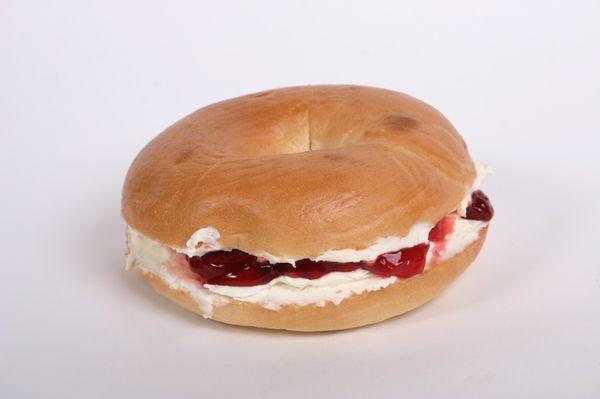 Bagel cream cheese & jam