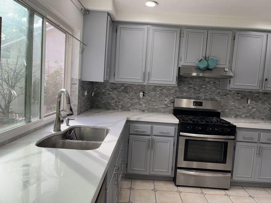 Countertops and backsplash!