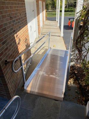 aluminum wheelchair ramp installed by Lifeway Mobility in Lake Forest, IL