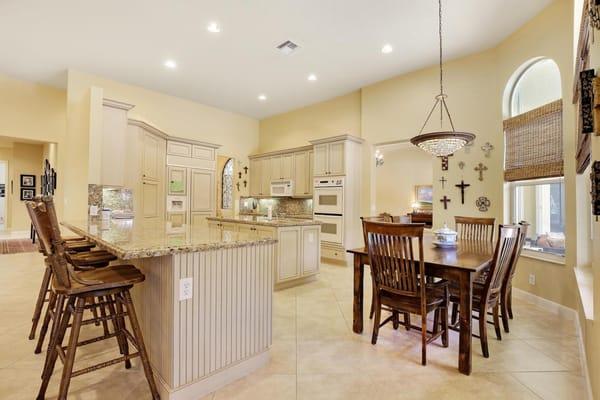 Luxury home for sale in Wellington Fl. This home has 5 bedroom, 3 full bathroom and 3 half baths, total of 4,022 square feet!...