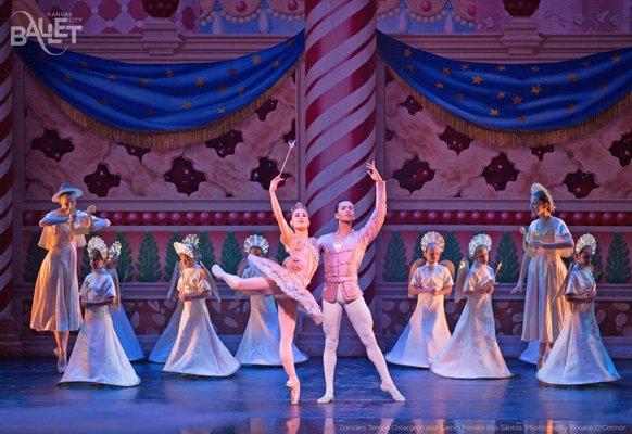 Dancers Tempe Ostergren & Lamin Pereira dos Santos performing The Nutcracker.