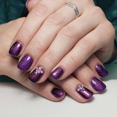 Structured gel manicure with gel polish, a little glitter and some Swarovski crystals