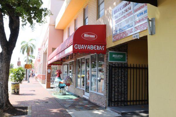 Street view. Take a pic with el Gallo con la guayabera!