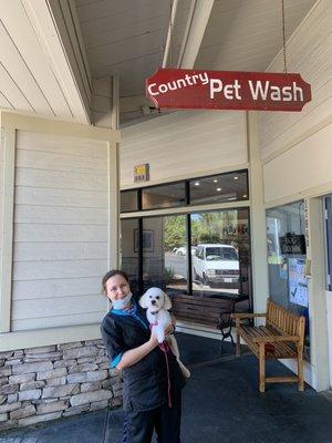 Larissa and Sophie-Lou out side her new business "Country Pet Wash. The place is open and totally running under Covid19 precautions