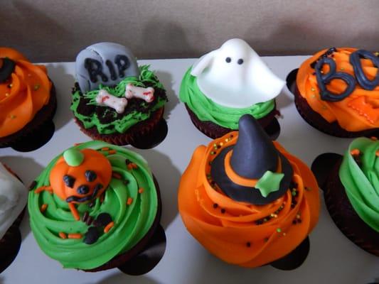 Halloween Cupcakes- Cupcakes iced in buttercream with handmade fondant decorations.