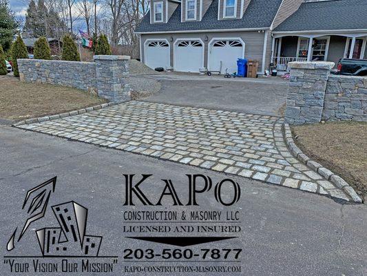 A beautiful driveway apron done in Shelton CT with cobblestones