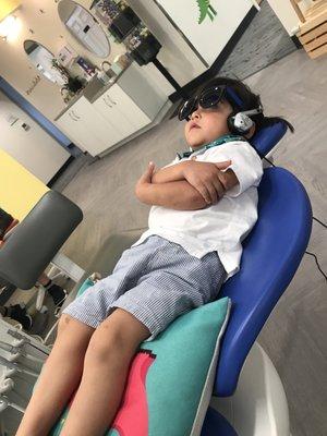 My 3yrd calmly watching cartoons first dental visit where he doesn't complain