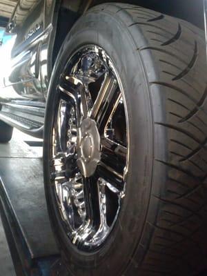 Calidad y servicio es lo que ofrecemos en suspension.alineacion.balanceo.frenos Visitenos en H.P AUTO TIRES