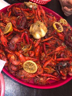 Boiled crawfish, garlic head.