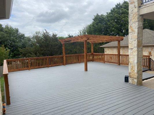 Beautiful stained cedar and Trex deck!