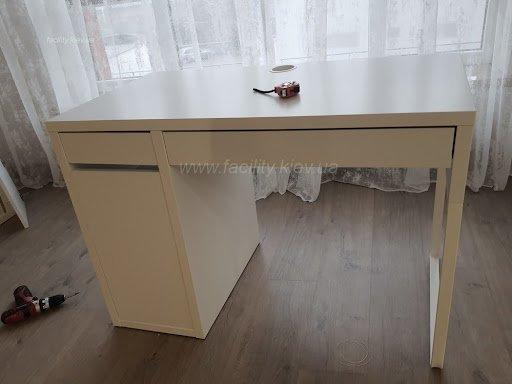 Installation of a writihg desk.