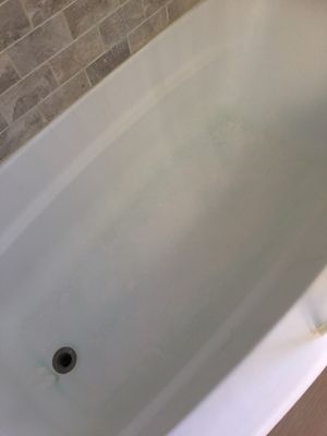 Tub before cleaning