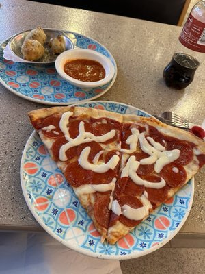 Pepperoni pizza slices & half order garlic knots