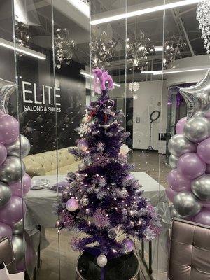 Salon suite, purple Christmas tree, balloons