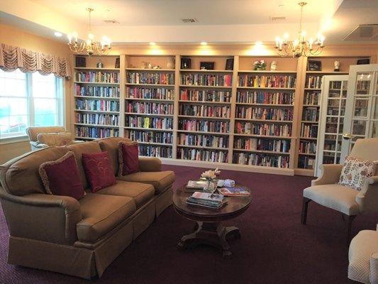 A peaceful library features many books to enjoy.