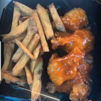 Mango habanero wings with Season fries