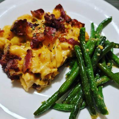 Bacon Mac N Cheese w Green Beans