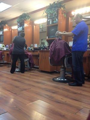 Guy in blue is mah barber! He be knowin how TA do sum hurrr