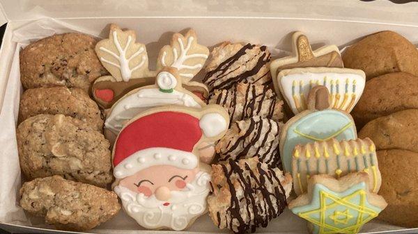 Mixed cookie platter! Holiday decorated sugar cookies mixed with traditional cookies