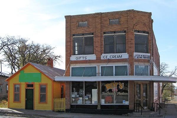 Storefront photo. Public domain image from Wikimedia Commons.