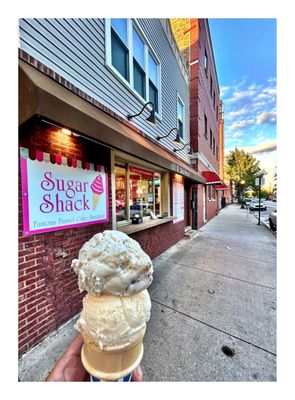 26th Street Sugar Shack . 630 W 26th St, Chicago, IL  Ice Cream Milk Shakes  Italian Ice Famous Funnel Cake Sundae . Cool!