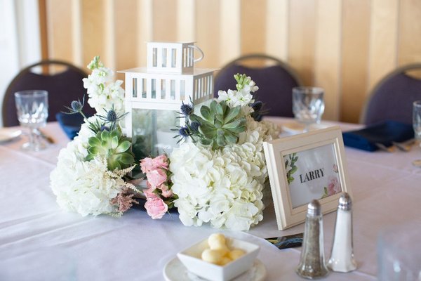 A gorgeous lantern centerpiece!