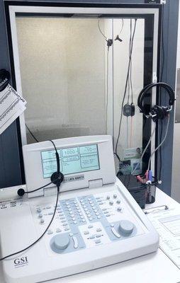 Audio booth for testing hearing