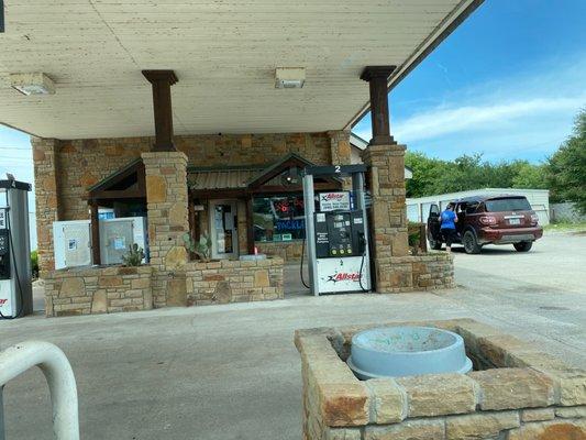 Worst Gas Station in Texas.