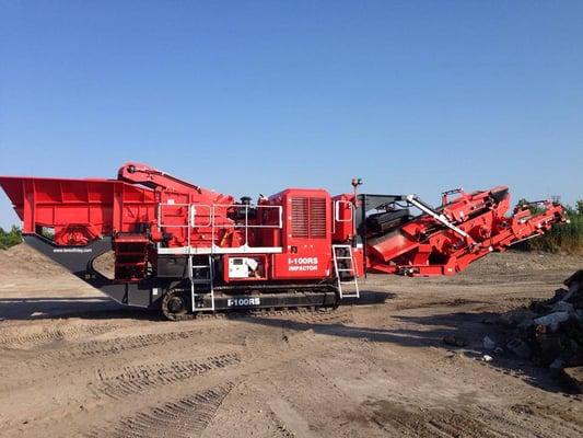 Let us set up a mobile crushing site for your next crushing job!