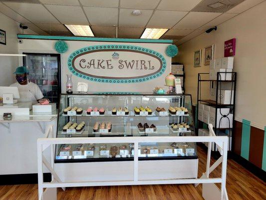 Cake Swirl dessert display