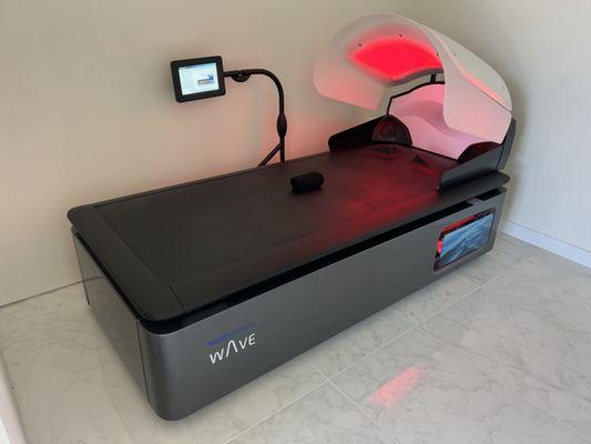 Hydro massage bed with red light therapy