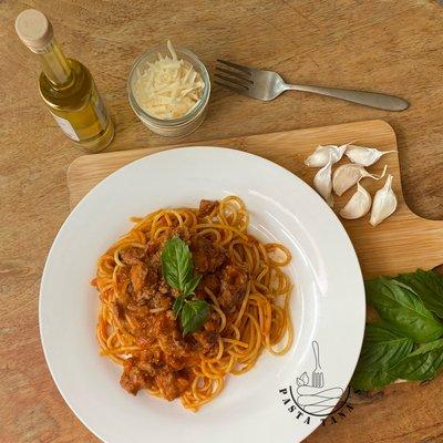 Spaghetti Bolognese ( Pasta, Classic Bolognese Sauce)