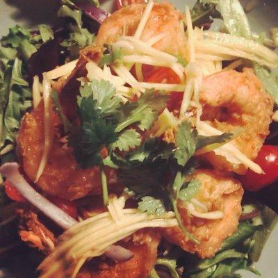 Fresh mango shrimp salad