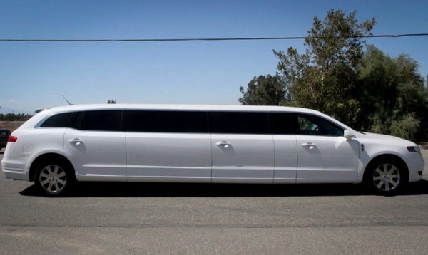 The 312 Limo - 9 Passenger Stretch Lincoln MKT Limo white https://www.the312limo.com/limo-bus/